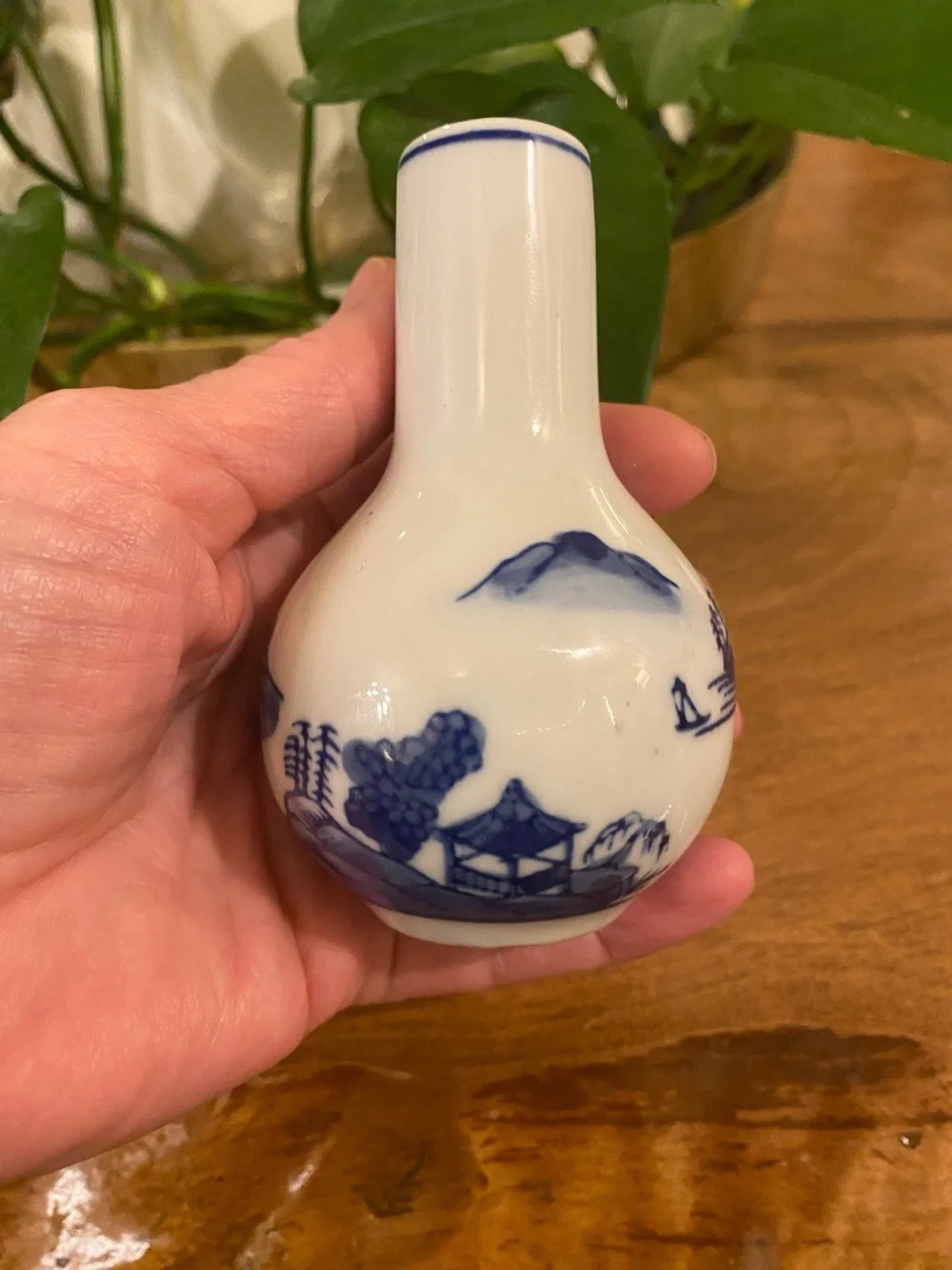 VTG Blue & White Chinoiserie Porcelain Miniature Jar Bud Vase Landscape Pagoda
